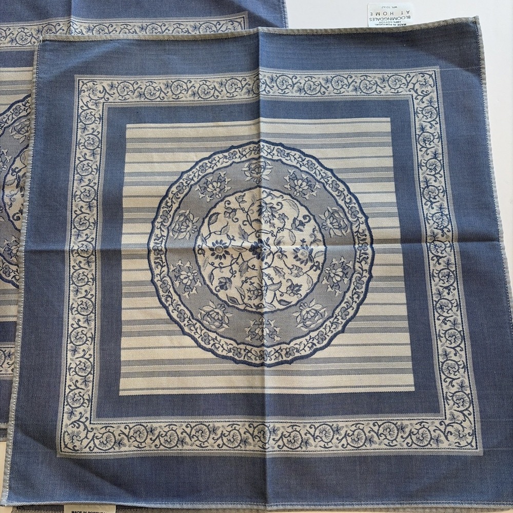 Bloomingdale's Blue White Cloth Dinner Napkins Set of 4 Chinoiserie Jacquard 19"